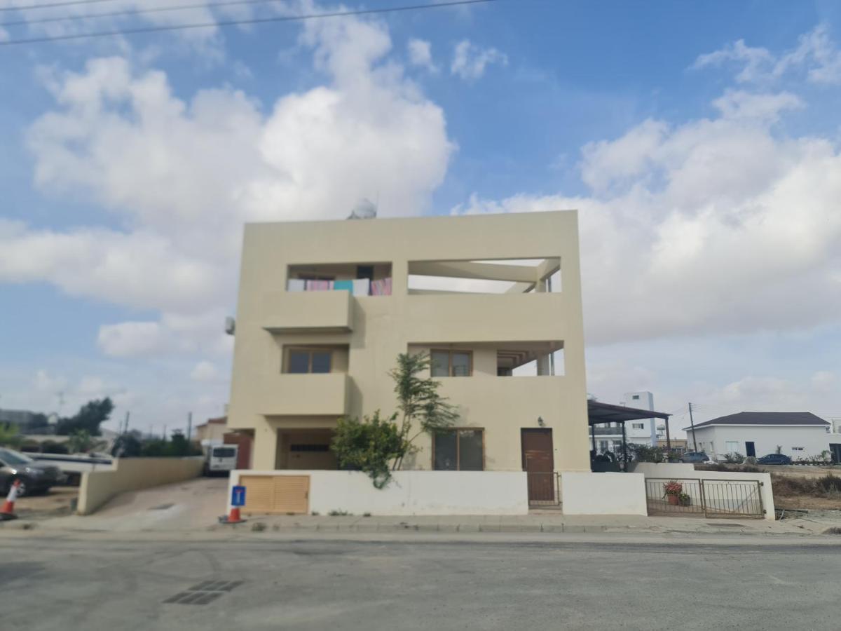 Apartmán Top Floor 1 Bdrm Aprtrmnt Dromolaxia Exteriér fotografie