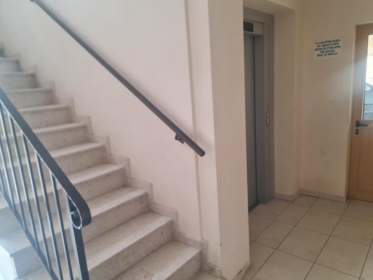 Apartmán Top Floor 1 Bdrm Aprtrmnt Dromolaxia Exteriér fotografie