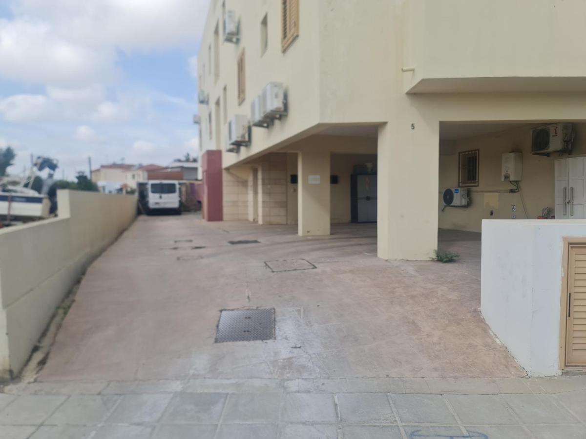 Apartmán Top Floor 1 Bdrm Aprtrmnt Dromolaxia Exteriér fotografie