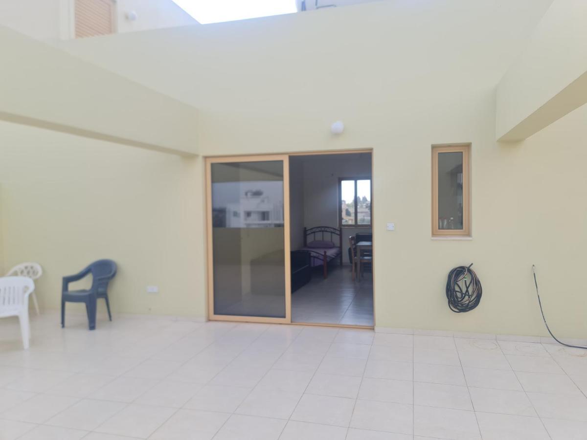 Apartmán Top Floor 1 Bdrm Aprtrmnt Dromolaxia Exteriér fotografie