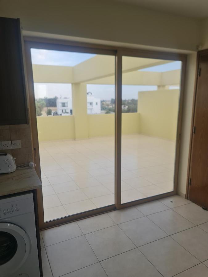 Apartmán Top Floor 1 Bdrm Aprtrmnt Dromolaxia Exteriér fotografie