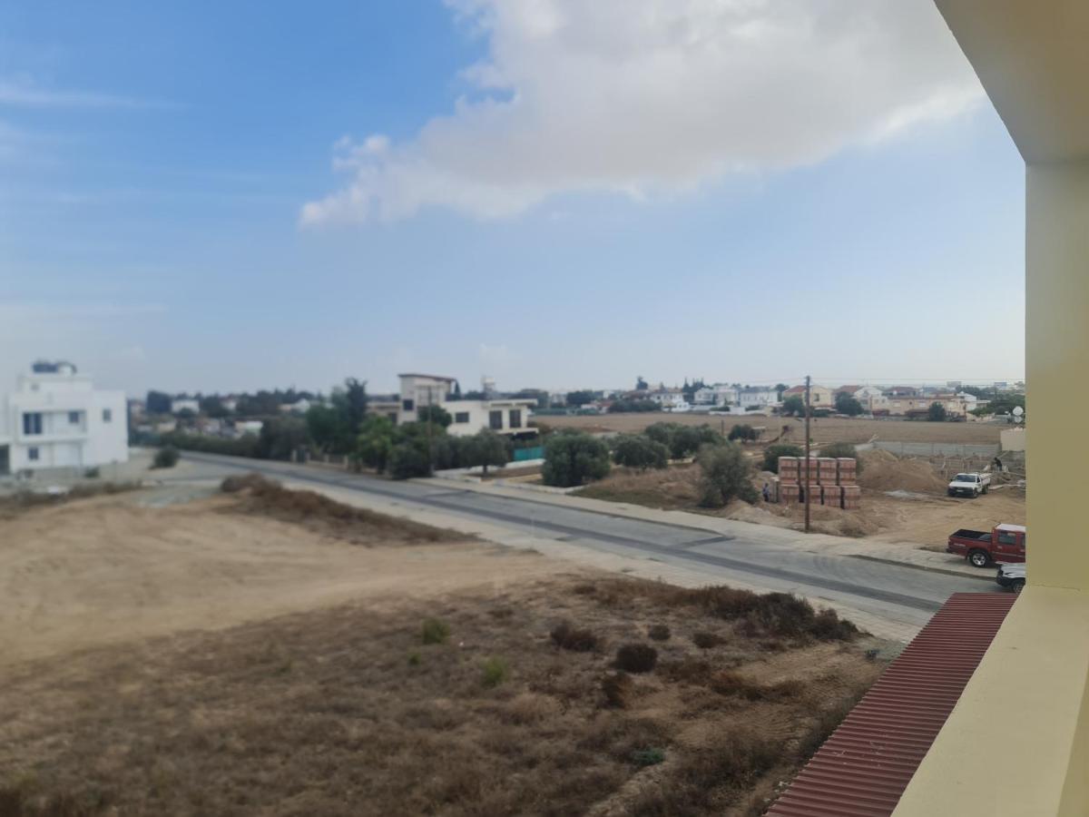 Apartmán Top Floor 1 Bdrm Aprtrmnt Dromolaxia Exteriér fotografie